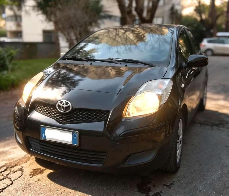 Usata Toyota Yaris Sol 69 CV (50 kW) 2009 Nero Utilitaria