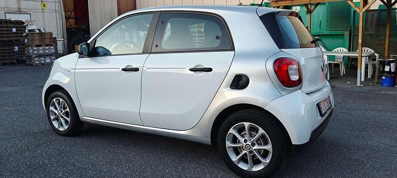 Usata Smart ForFour 71 CV (52 kW) 2017 Bianco Utilitaria
