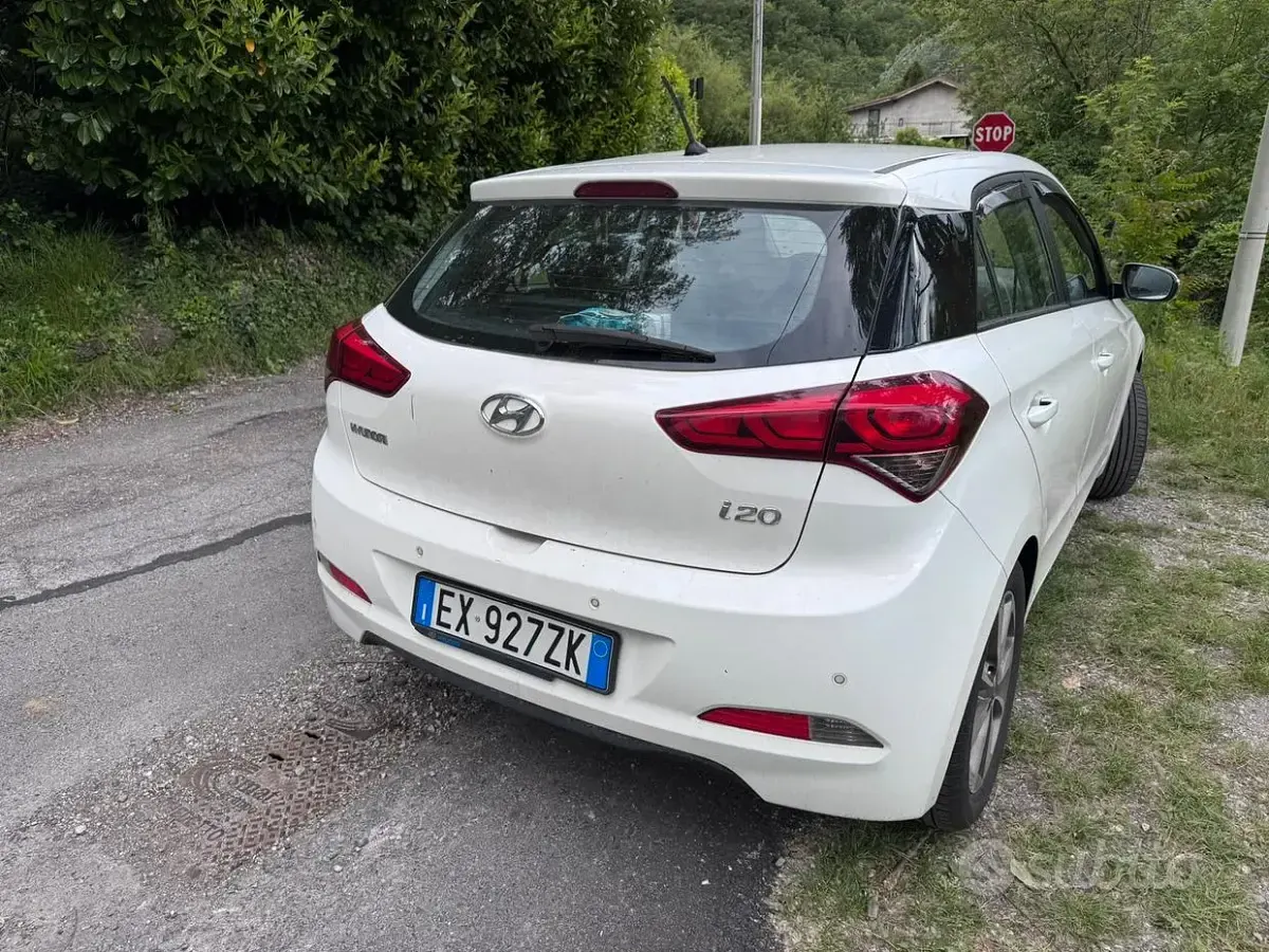 Usata Hyundai i20 84 CV (61 kW) 2014 Bianco Utilitaria