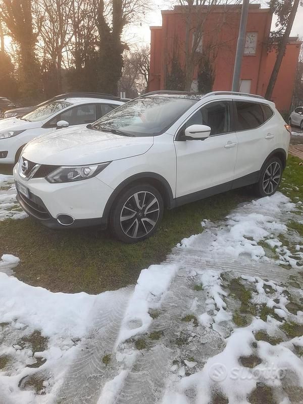 Usata Nissan Qashqai N-Connecta 131 CV (96 kW) 2016 Bianco SUV