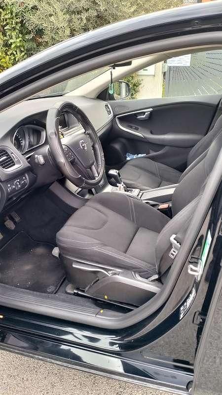 Usata Volvo V40 Kinetic 120 CV (88 kW) 2017 Nero Berlina