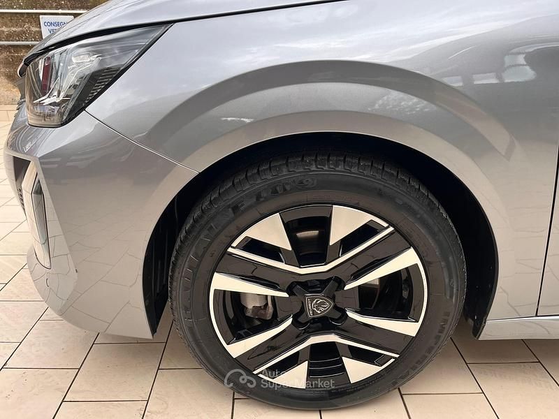 Usata Peugeot 208 Allure 101 CV (74 kW) 2025 Grigio artense Utilitaria