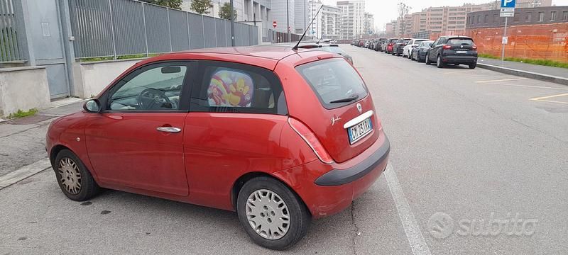 Usata Lancia Ypsilon 80 CV (58 kW) 2004 Rosso Utilitaria