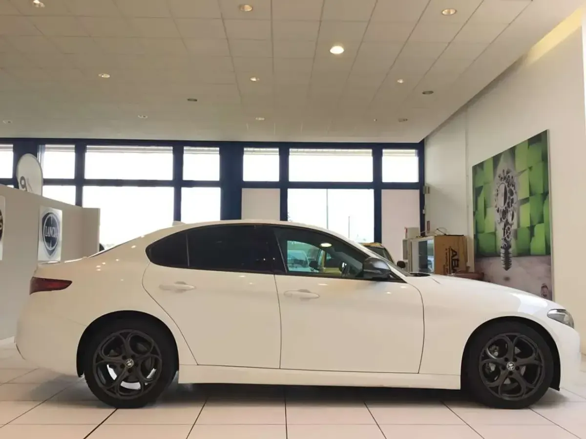 Usata Alfa Romeo Giulia Super 160 CV (117 kW) 2019 Bianco Berlina