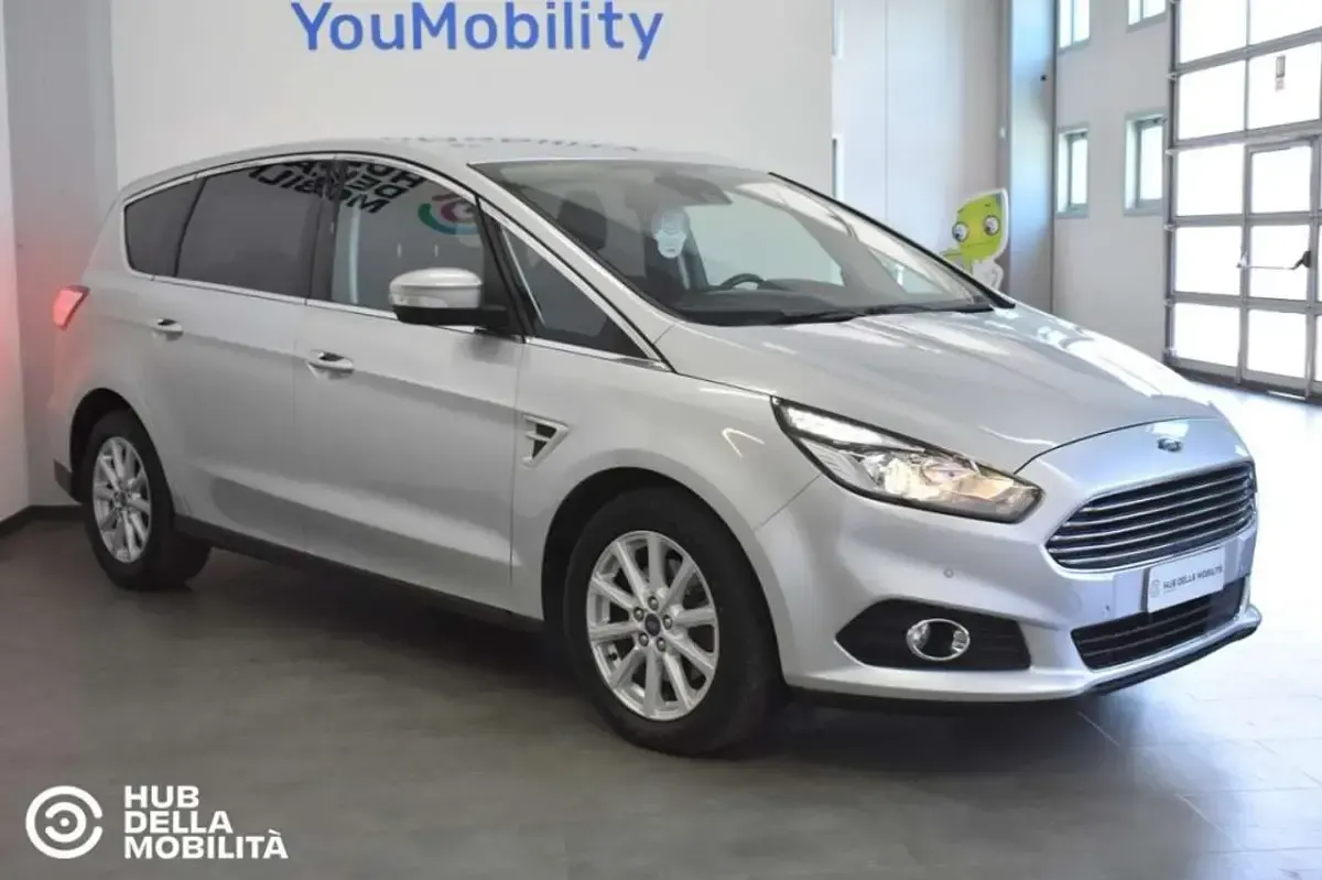 Usata Ford S-MAX Titanium 150 CV (110 kW) 2017 Argento Monovolume