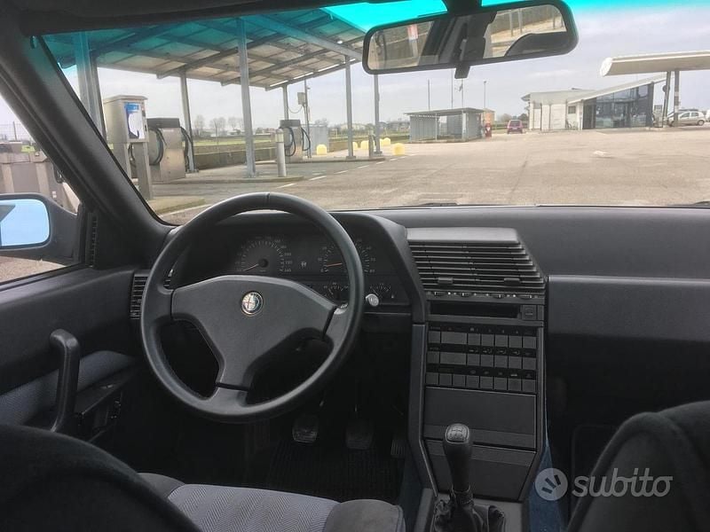 Begagnad Alfa Romeo 164 145 HK (106 kW) 1990 Blå Sedan
