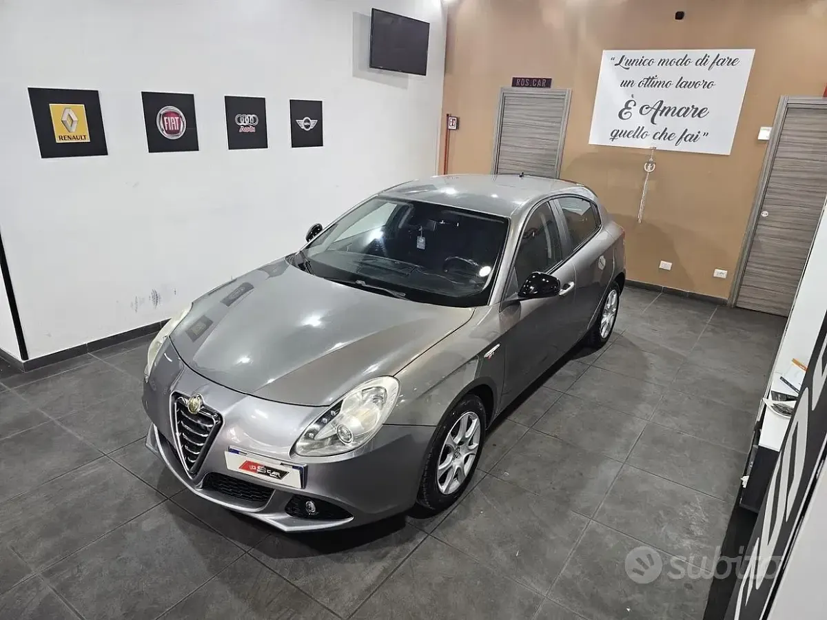 Usata Alfa Romeo Giulietta Distinctive 105 CV (77 kW) 2013 Grigio Utilitaria