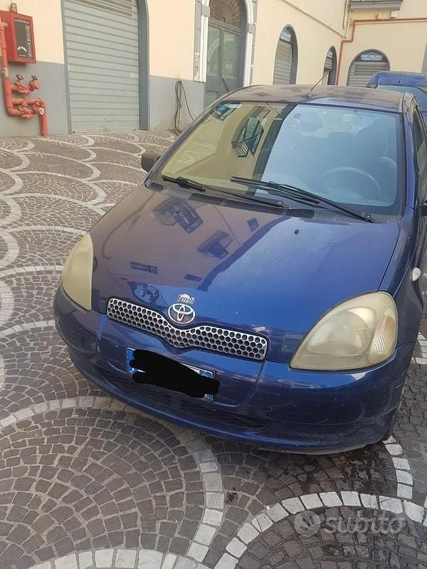 Usata Toyota Yaris 68 CV (50 kW) 1999 Blu Utilitaria