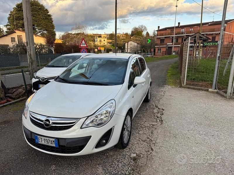 Usata Opel Corsa Edition 85 CV (62 kW) 2013 Bianco Utilitaria