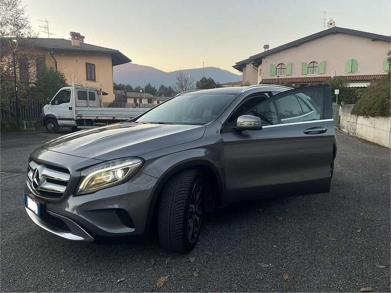Usata Mercedes GLA200 135 CV (99 kW) 2014 Grigio SUV