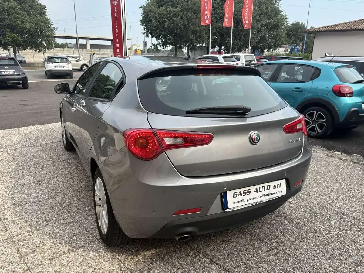 Usata Alfa Romeo Giulietta 120 CV (88 kW) 2019 Grigio Utilitaria