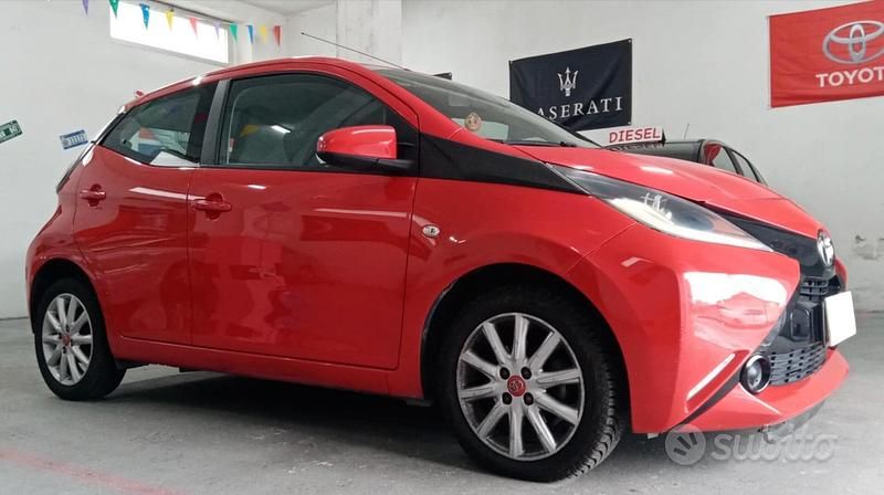 Usata Toyota Aygo X-cite 69 CV (50 kW) 2014 Rosso Utilitaria