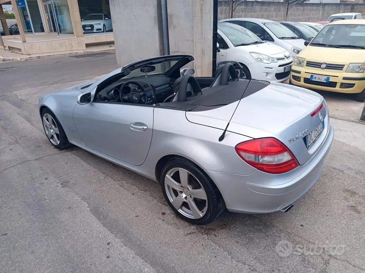 Usata Mercedes SLK200 163 CV (119 kW) 2006 Grigio Cabrio