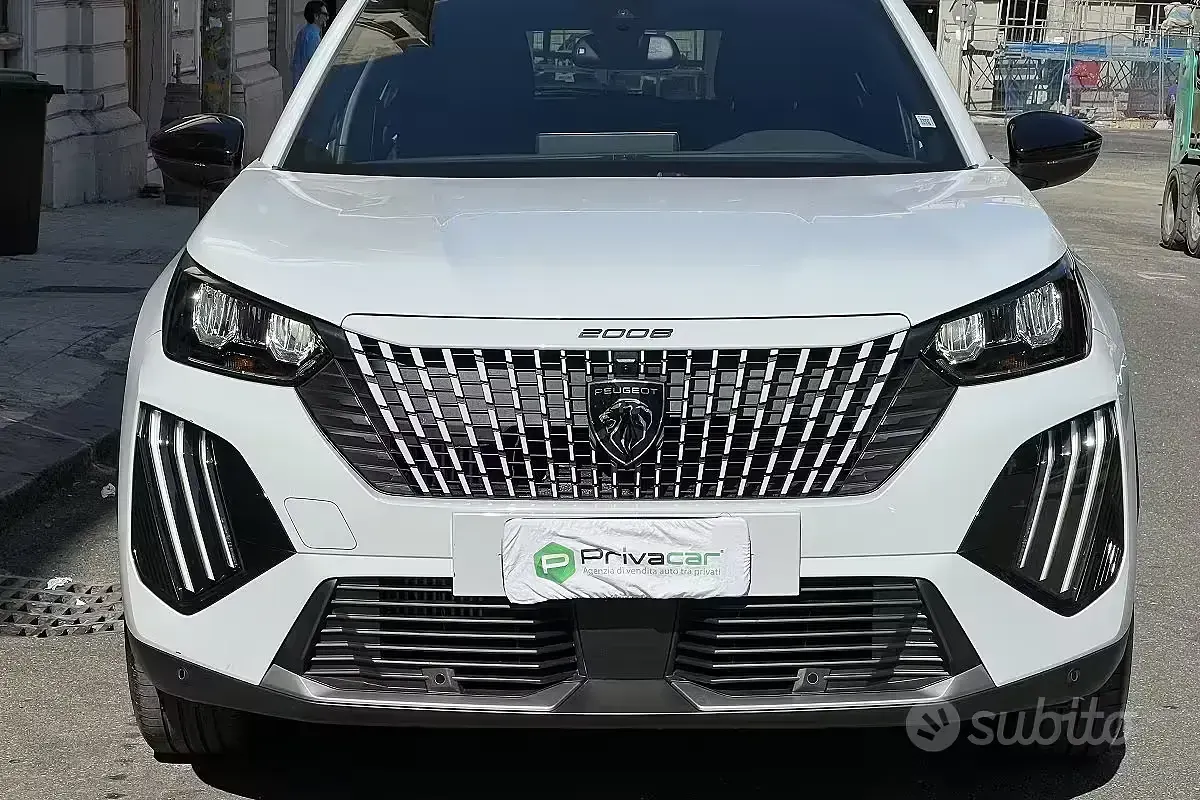 Usata Peugeot 2008 Active 101 CV (74 kW) 2024 Bianco SUV