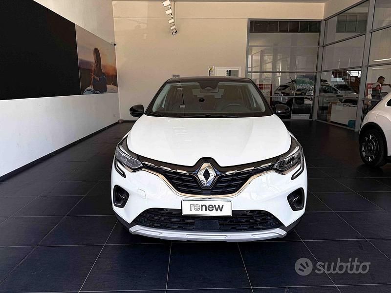 Usata Renault Captur Intens 145 CV (106 kW) 2022 Bianco nacrè tetto nero SUV