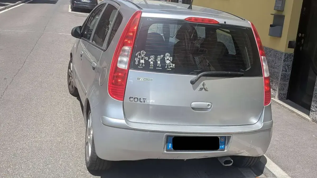 Usata Mitsubishi Colt Instyle 95 CV (69 kW) 2006 Argento Berlina