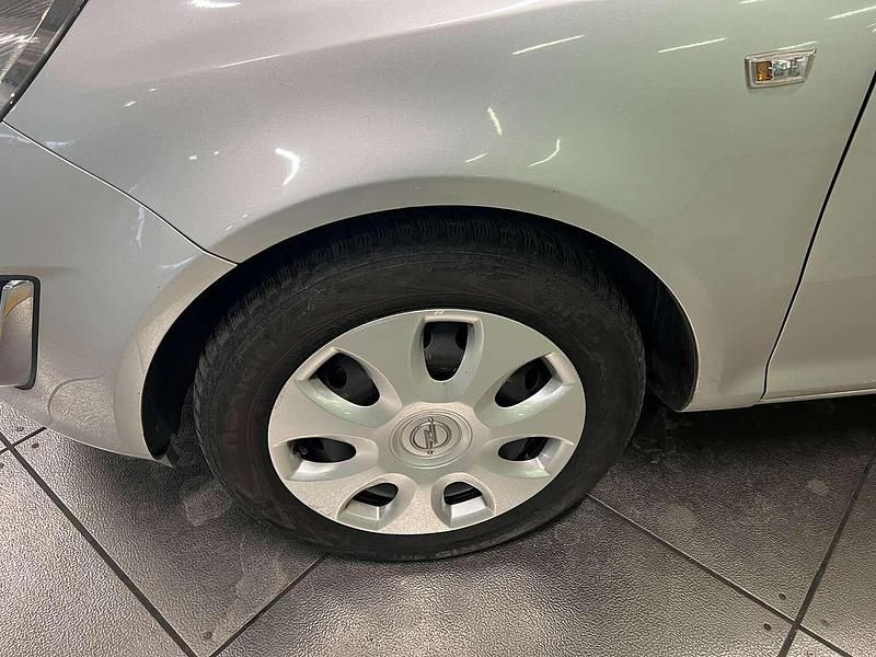Usata Opel Corsa 75 CV (55 kW) 2013 Argento Utilitaria