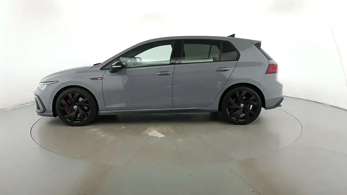Usata VW Golf VIII GTI 245 CV (180 kW) 2024 Moonstone grey Berlina