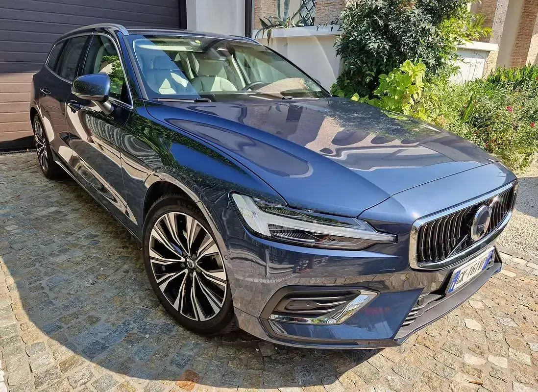 Usata Volvo V60 Plus 163 CV (119 kW) 2022 Blu/azzurro Station wagon