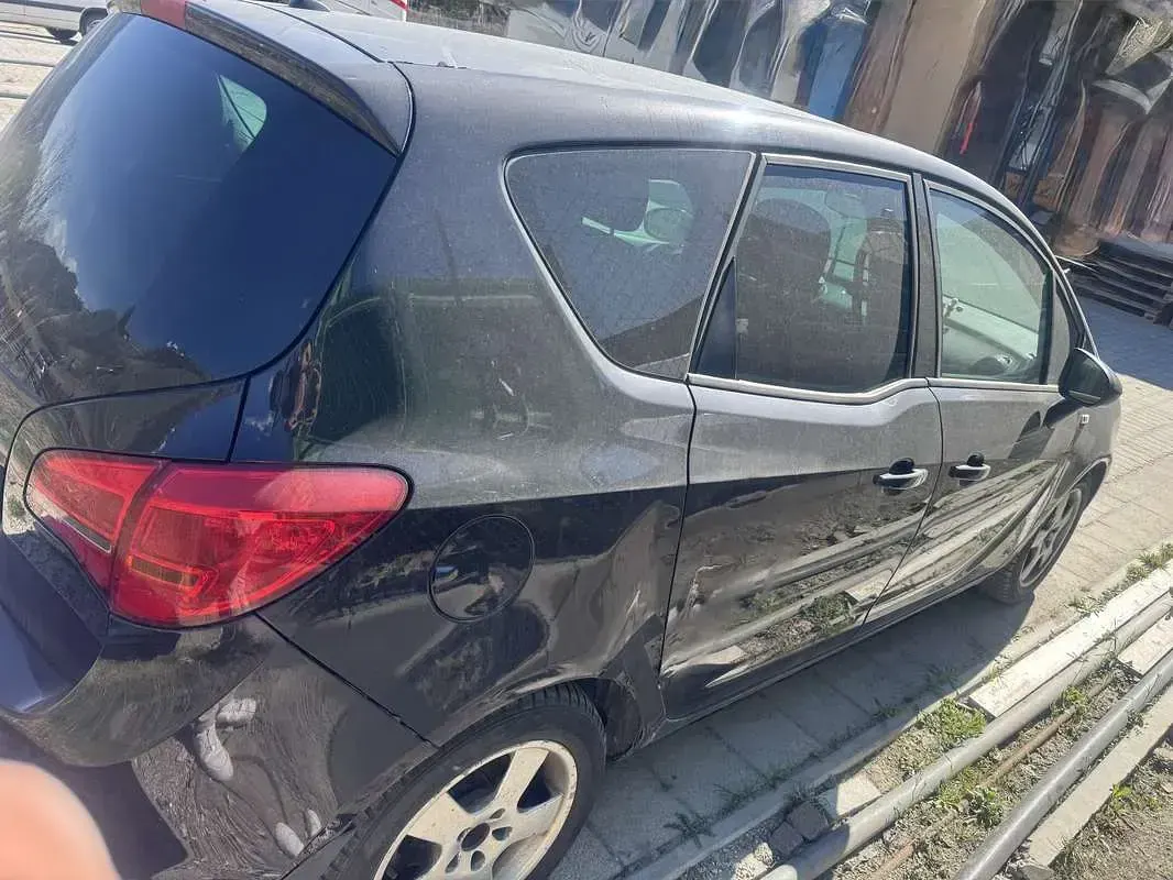 Usata Opel Meriva Selection 110 CV (80 kW) 2011 Nero Monovolume