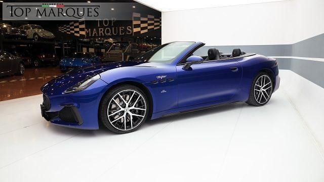 Usata Maserati GranCabrio 550 CV (404 kW) 2025 Blu metallizzato Cabrio