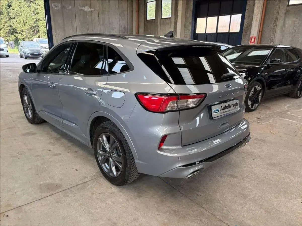 Usata Ford Kuga ST-Line X 190 CV (139 kW) 2022 Solar silver SUV