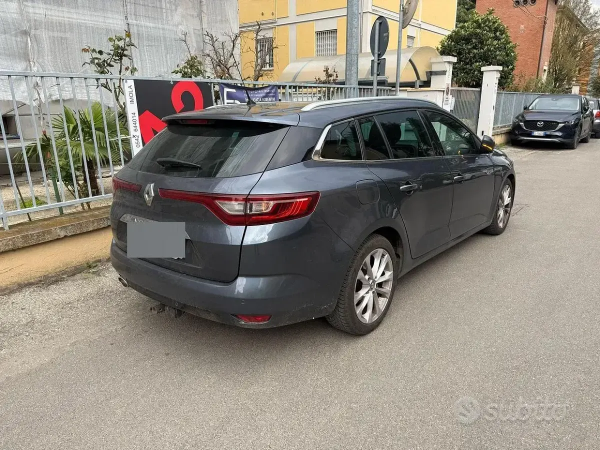 Usata Renault Mégane IV 131 CV (96 kW) 2017 Grigio Station wagon