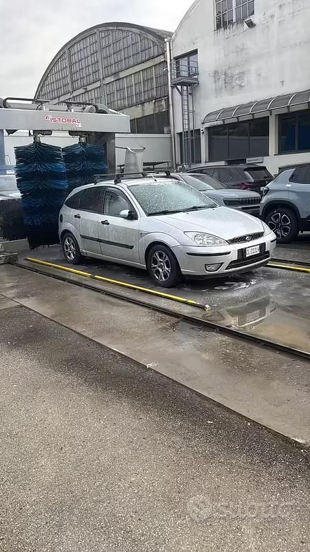 Usata Ford Focus 115 CV (84 kW) 2003 Grigio Utilitaria