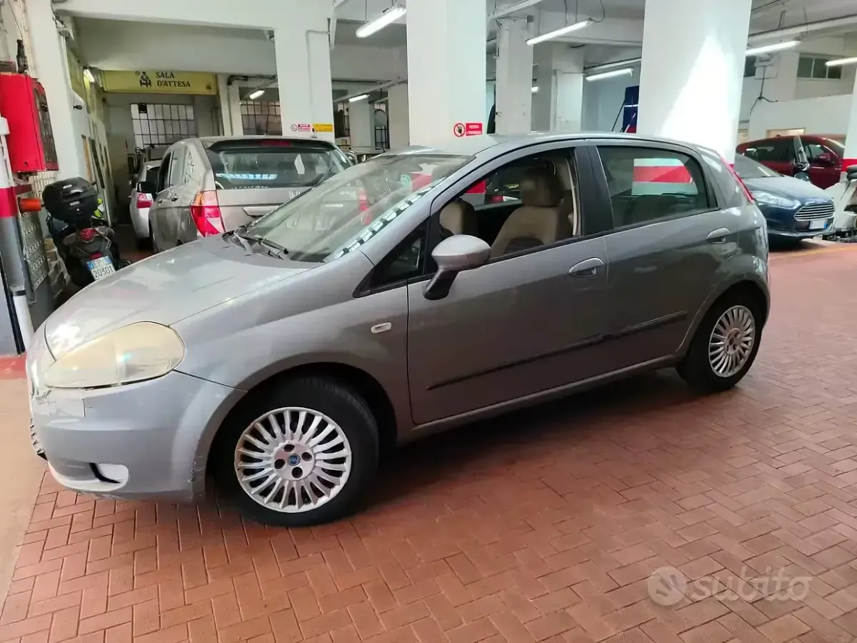Usata Fiat Grande Punto Dynamic 75 CV (55 kW) 2006 Grigio Utilitaria