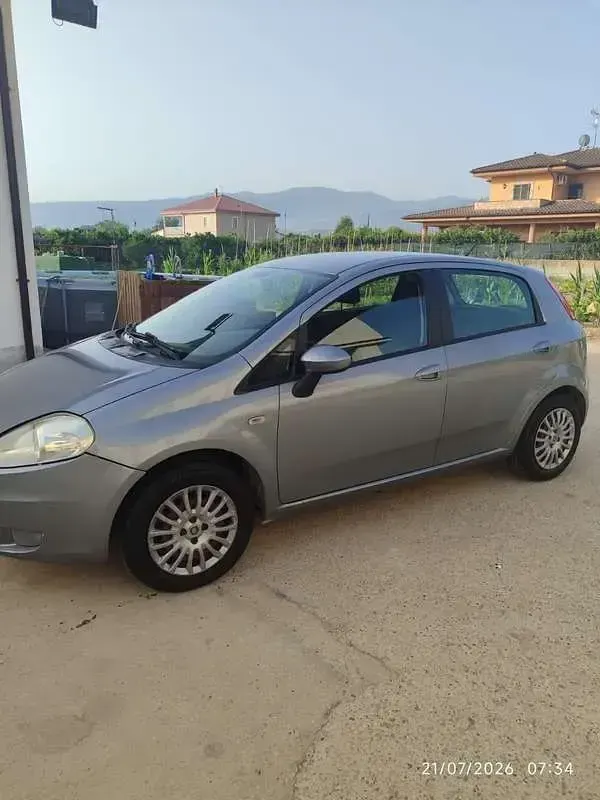 Usata Fiat Grande Punto Active 77 CV (56 kW) 2009 Grigio Utilitaria