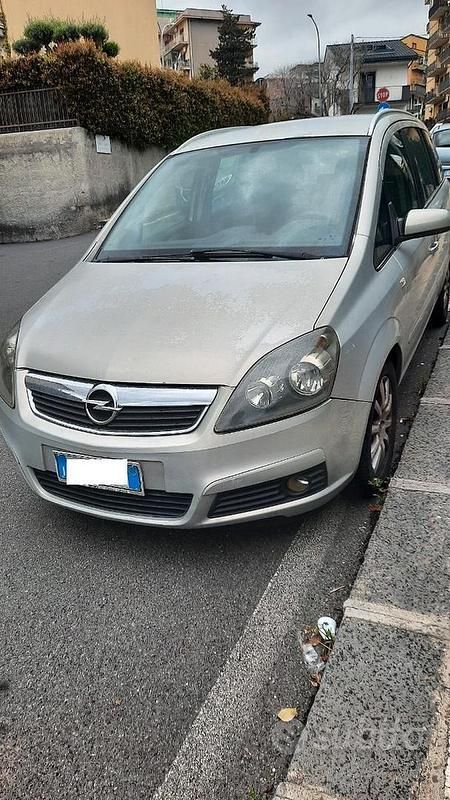 Usata Opel Zafira 2007 Grigio Monovolume