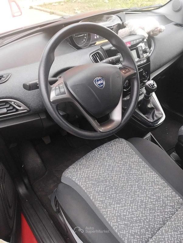 Usata Lancia Ypsilon 69 CV (50 kW) 2020 Rosso Utilitaria