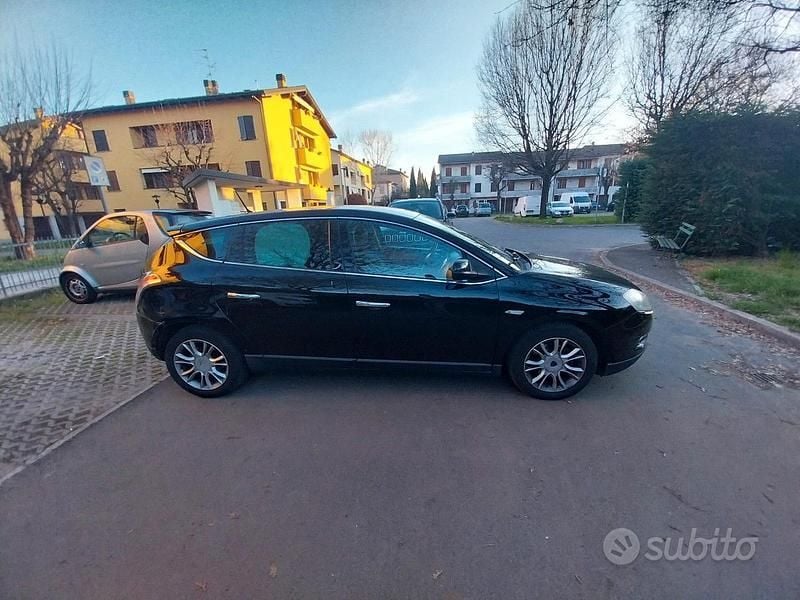 Usata Lancia Delta 120 CV (88 kW) 2009 Utilitaria