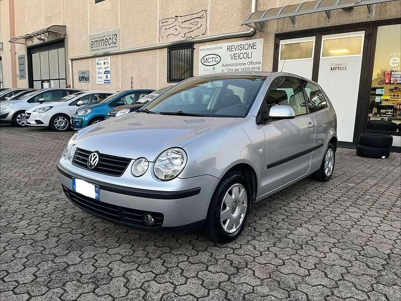 Argento Usata 2004 VW Polo Comfortline Tre volumi | 2990 € (Cara) - Immagine 1/4