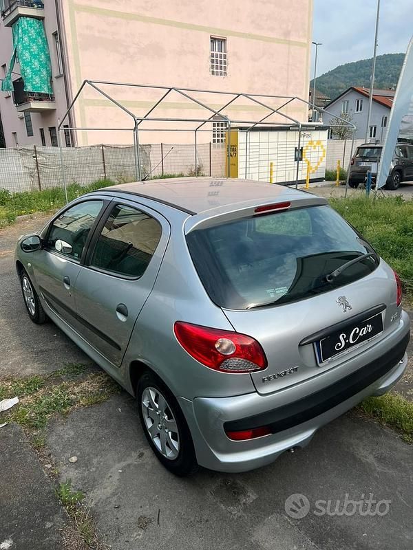 Usata Peugeot 206 60 CV (44 kW) 2010 Berlina