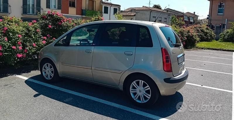 Usata Lancia Musa 95 CV (69 kW) 2005 Beige Monovolume