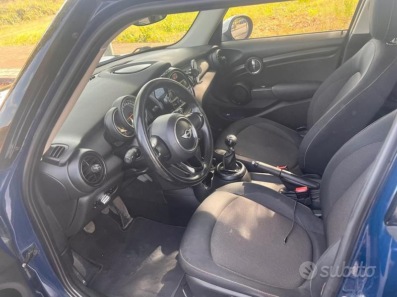 Begagnad Mini One D 95 HK (69 kW) 2017 Blå Halvkombi
