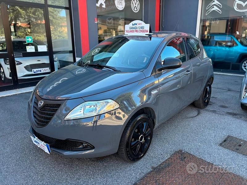 Usata Lancia Ypsilon Gold 85 CV (62 kW) 2015 Blu Utilitaria