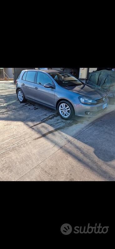 Grigio Usata 2010 VW Golf VI Tre volumi | 6500 € (Molto cara) - Immagine 1/4
