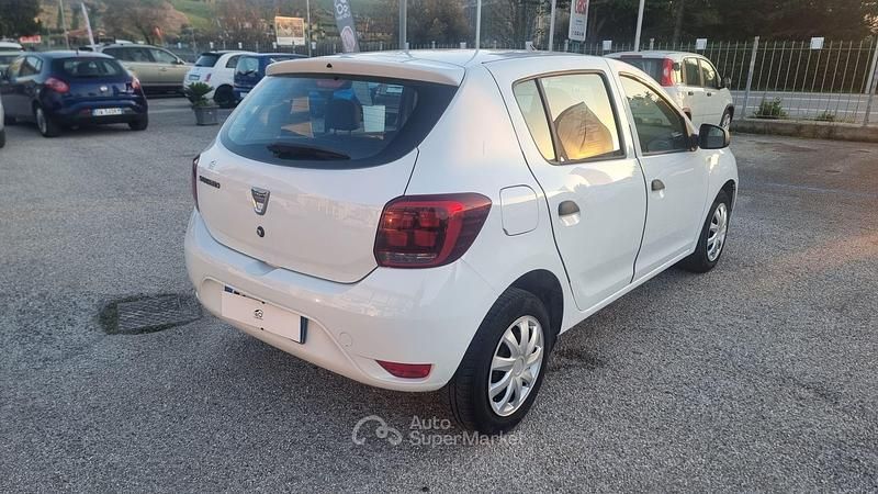 Usata Dacia Sandero Ambiance 75 CV (55 kW) 2017 Bianco Berlina