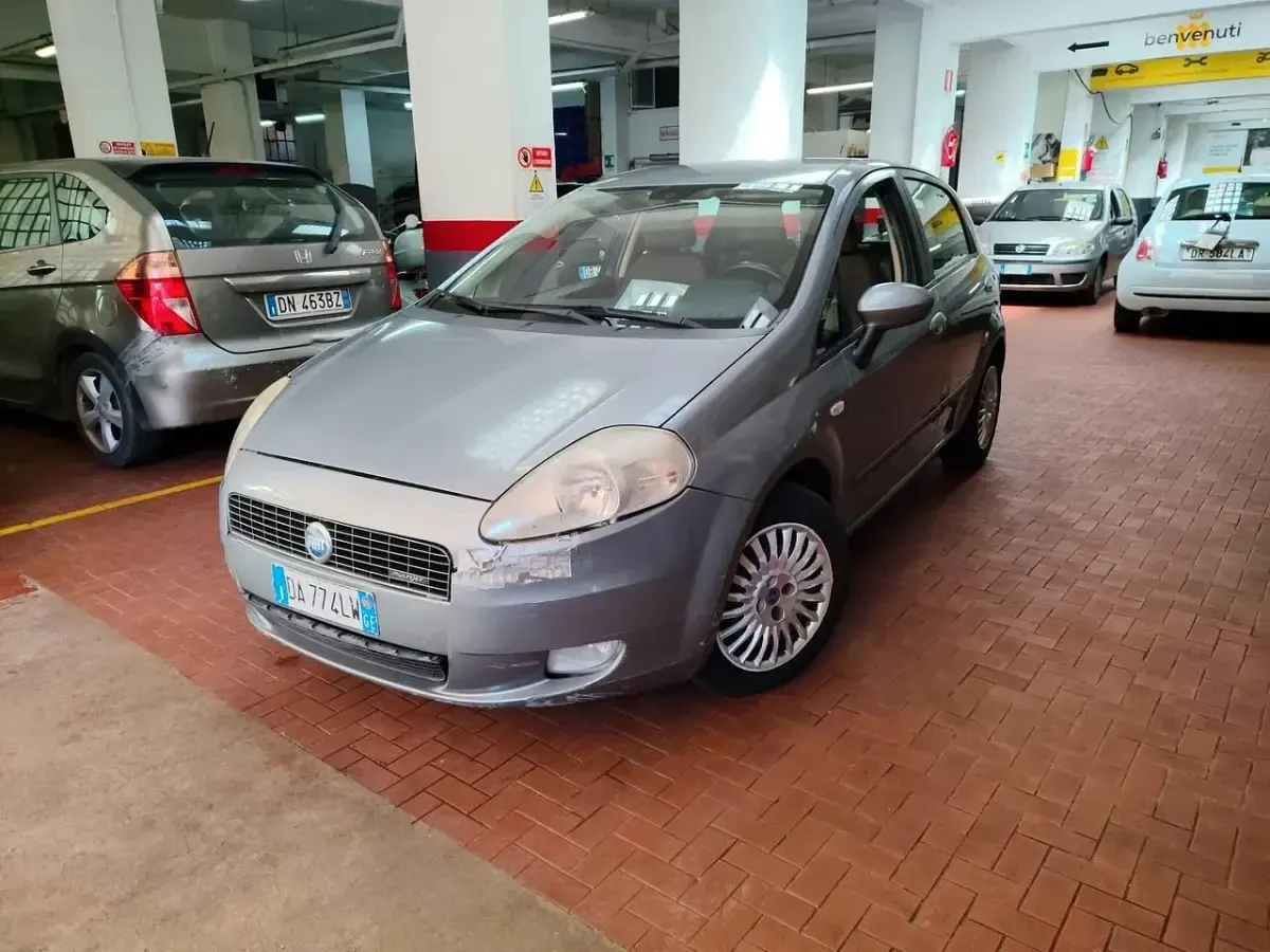 Usata Fiat Grande Punto Dynamic 74 CV (54 kW) 2006 Grigio Utilitaria