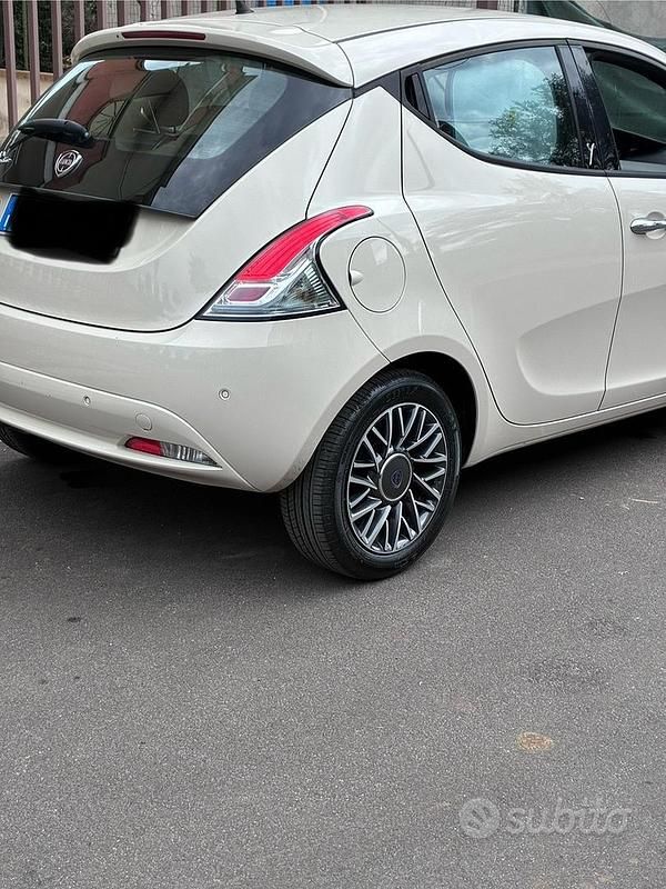Usata Lancia Ypsilon 95 CV (69 kW) 2016 Utilitaria