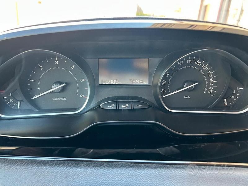 Usata Peugeot 208 Active 101 CV (74 kW) 2019 Blu Utilitaria