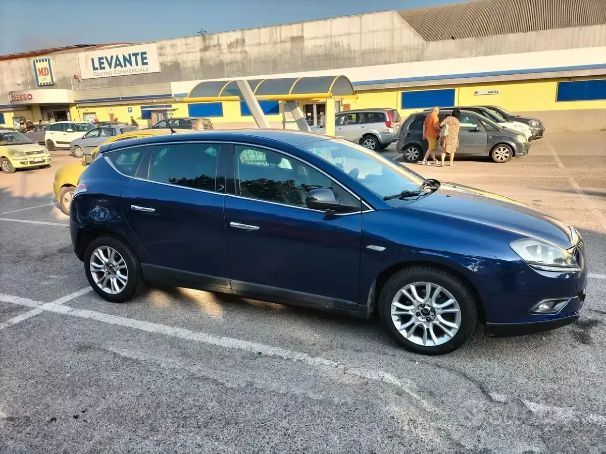 Usata Lancia Delta Gold 120 CV (88 kW) 2009 Bluazzurro Utilitaria