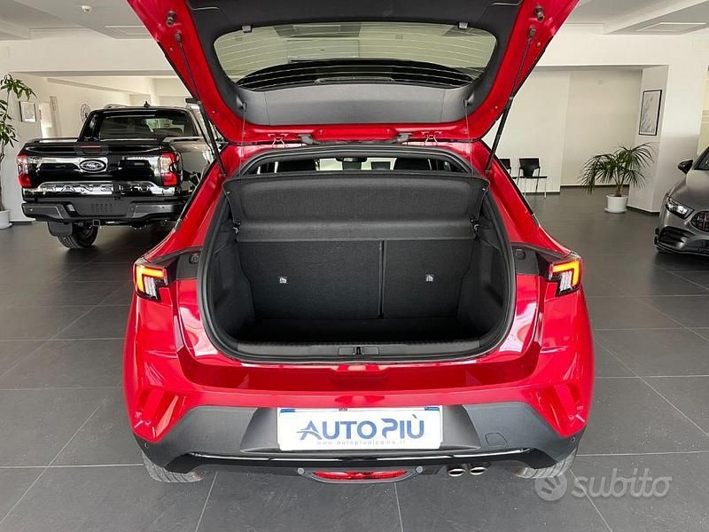 Usata Opel Mokka Ultimate 136 CV (100 kW) 2024 Red rubi SUV