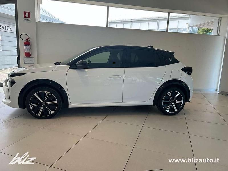 Nuova Lancia Ypsilon 110 CV (80 kW) 2026 Vernice bianco marmo Utilitaria
