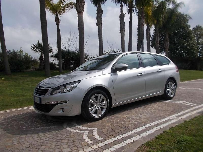 Usata Peugeot 308 SW Business-Line 100 CV (73 kW) 2016 Argento Station wagon