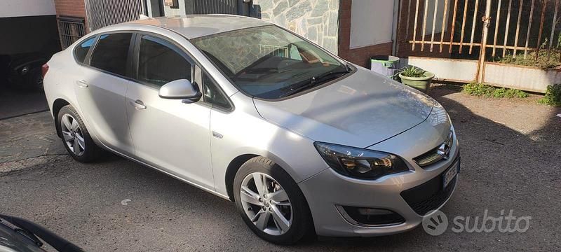 Usata Opel Astra 140 CV (102 kW) 2015 Grigio Berlina