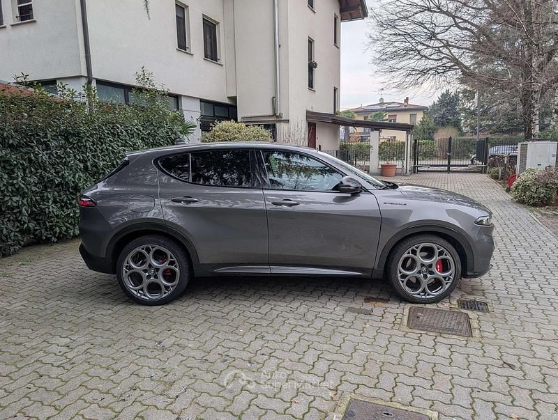 Usata Alfa Romeo Tonale Edizione Speciale 131 CV (96 kW) 2022 Grigio vesuvio SUV