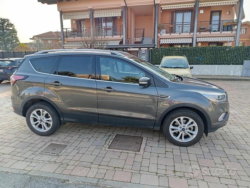 Usata Ford Kuga Titanium 120 CV (88 kW) 2018 Grigio SUV